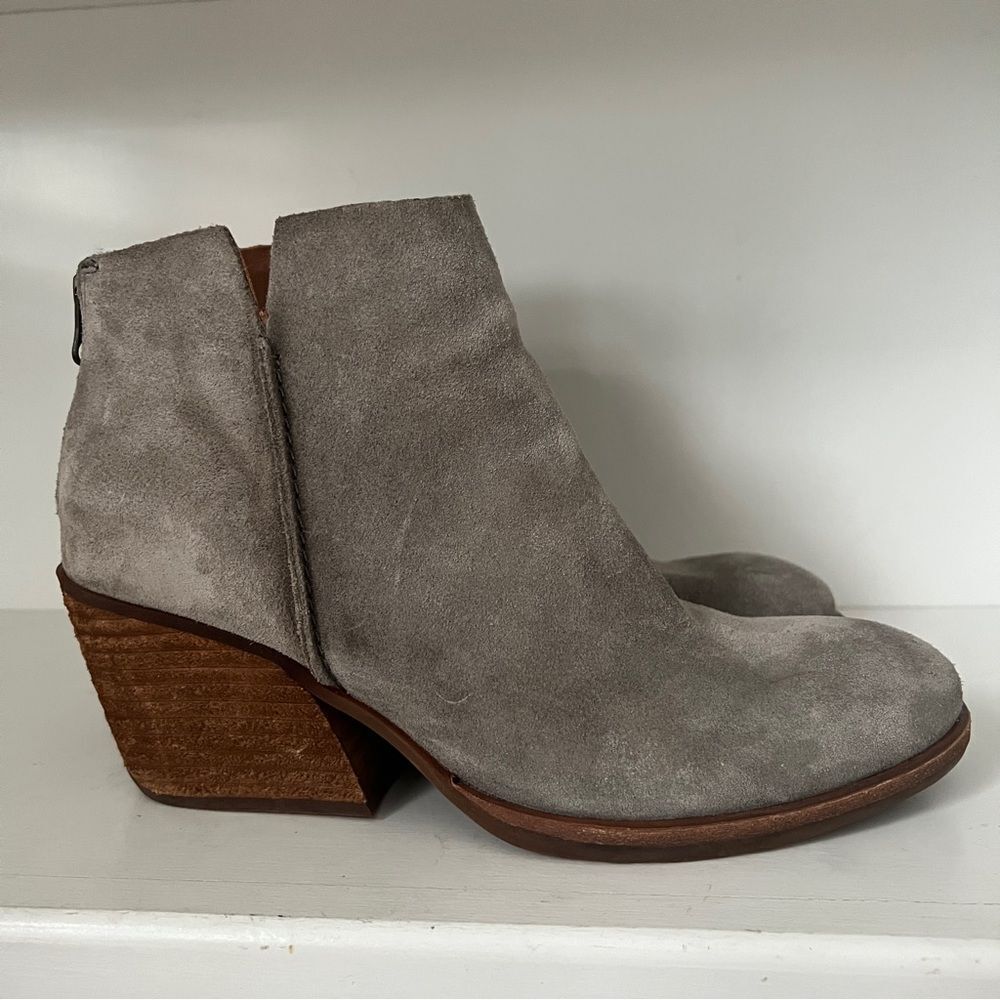 Kork-Ease Chandra Boots Gray Suede Leather Ankle Bootie Zip Up Block Womens 8.5
